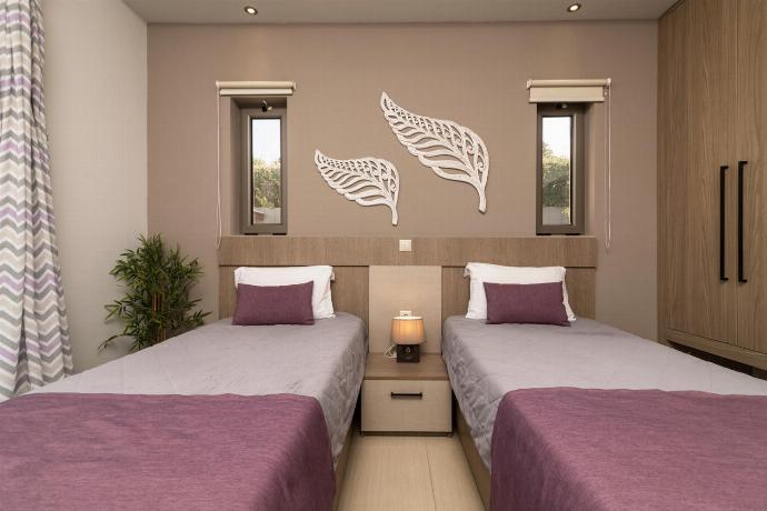  . - Villa Vatia 1 . (Photo Gallery) }}