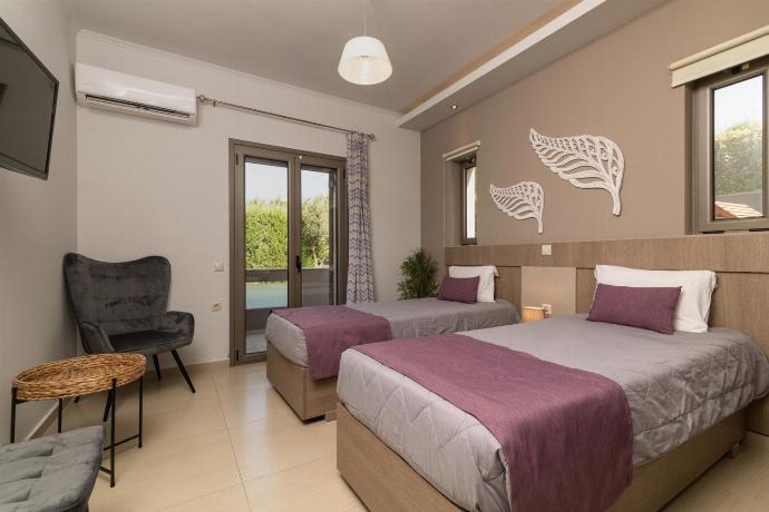  . - Villa Vatia 1 . (Photo Gallery) }}