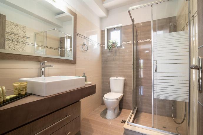  . - Villa Vatia 1 . (Photo Gallery) }}