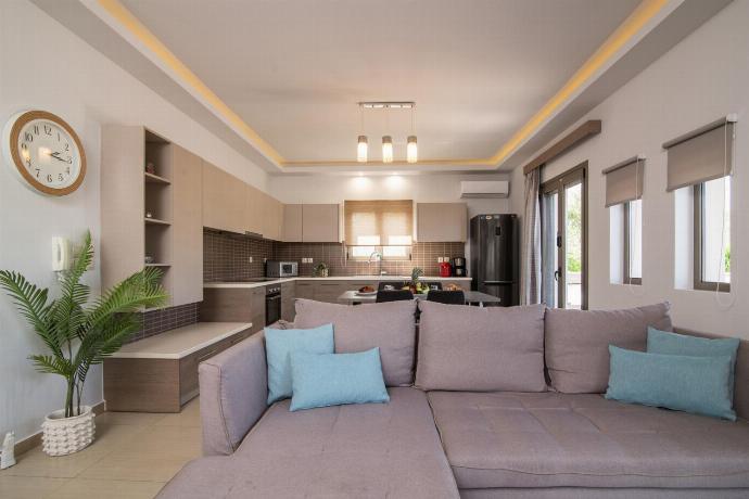  . - Villa Vatia 1 . (Photo Gallery) }}