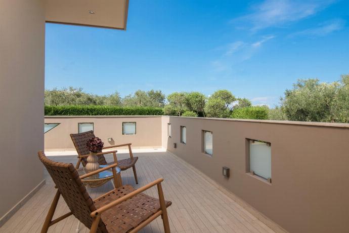  . - Villa Vatia 1 . (Photo Gallery) }}