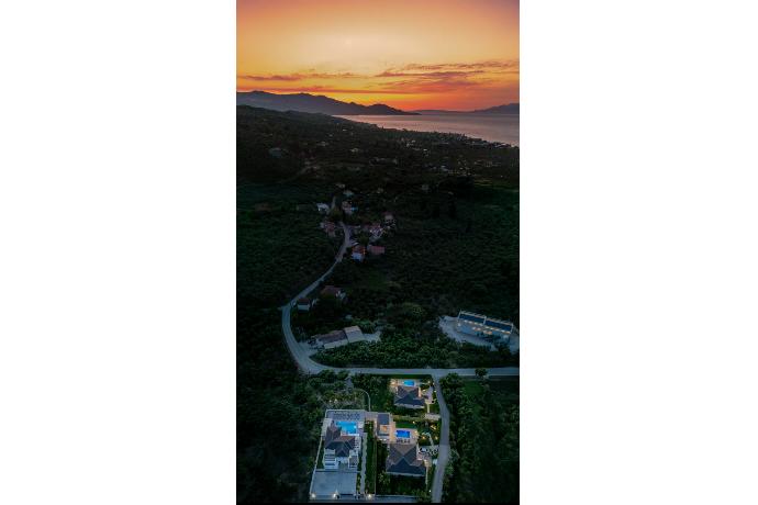  . - Villa Vatia 1 . (Photo Gallery) }}