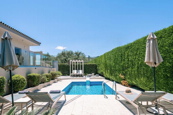  . - Villa Vatia 1 . (Photo Gallery) }}
