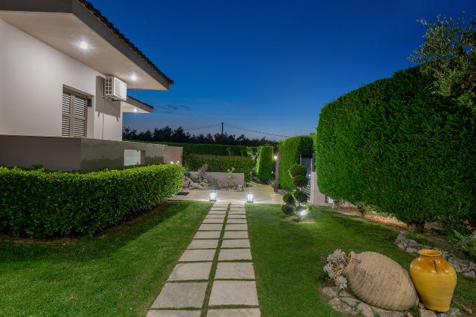  . - Villa Vatia 1 . (Photo Gallery) }}