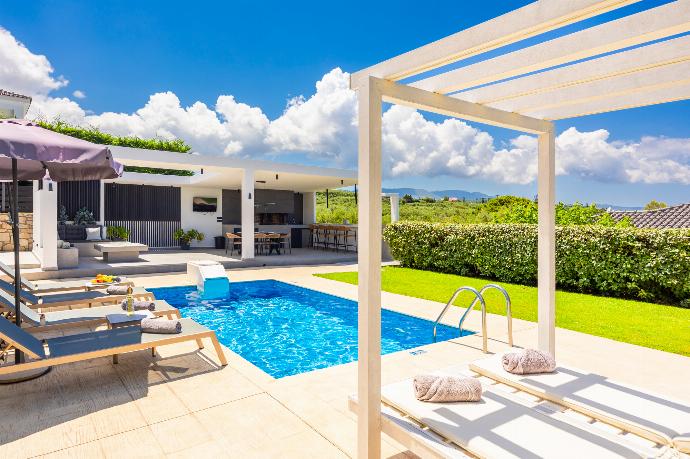 Private pool and terrace . - Villa Vatia 2 . (Galleria fotografica) }}