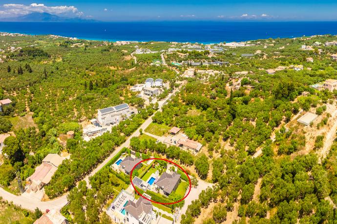 Aerial view showing location of villa . - Villa Vatia 2 . (Galleria fotografica) }}