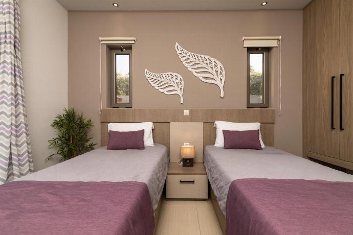  . - Villa Vatia 2 . (Photo Gallery) }}
