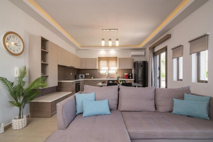  . - Villa Vatia 2 . (Photo Gallery) }}