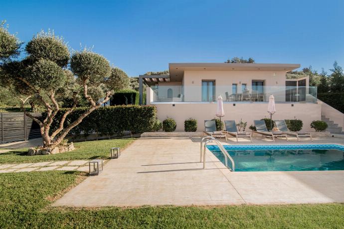  . - Villa Vatia 2 . (Photo Gallery) }}