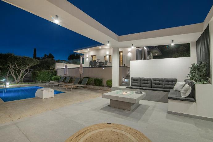  . - Villa Vatia 2 . (Photo Gallery) }}