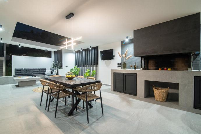 . - Villa Vatia 2 . (Photo Gallery) }}