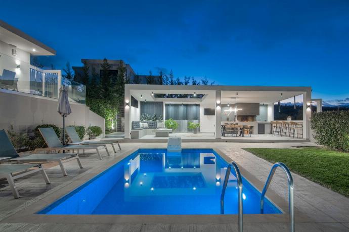  . - Villa Vatia 2 . (Photo Gallery) }}