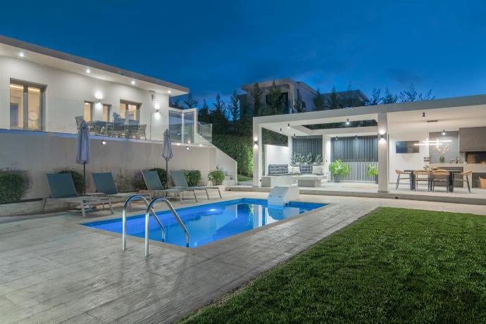  . - Villa Vatia 2 . (Photo Gallery) }}