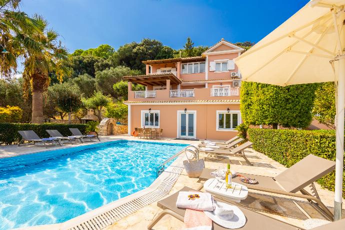 Beautiful villa with private pool and terrace with sea views . - Villa Doreta . (Photo Gallery) }}