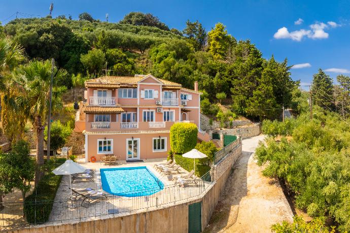 Beautiful villa with private pool and terrace with sea views . - Villa Doreta . (Photo Gallery) }}