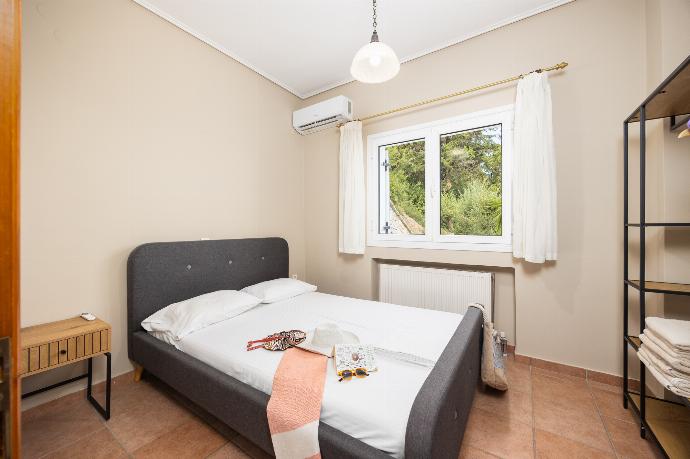 Double bedroom with A/C . - Villa Doreta . (Photo Gallery) }}