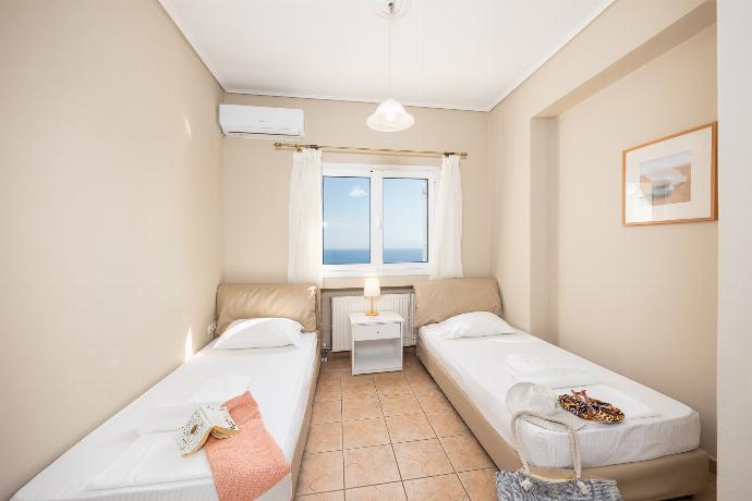 Twin bedroom with A/C . - Villa Doreta . (Photo Gallery) }}