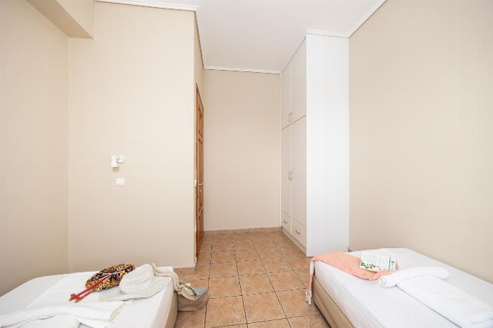 Twin bedroom with A/C . - Villa Doreta . (Photo Gallery) }}