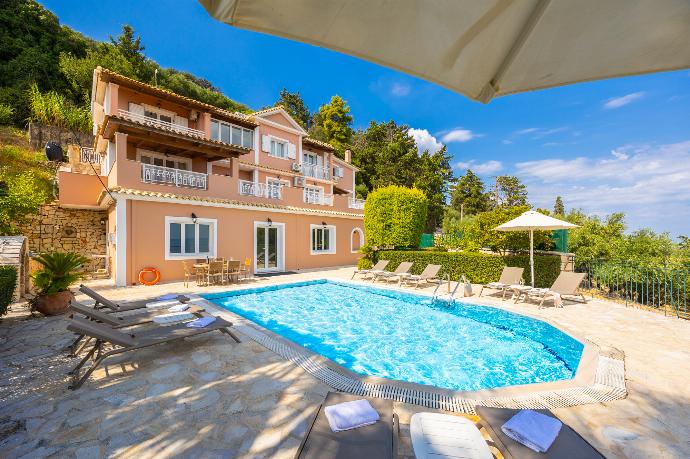 Beautiful villa with private pool and terrace with sea views . - Villa Doreta . (Photo Gallery) }}