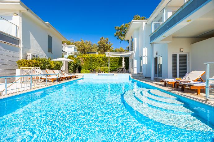 Beautiful villa with private pool and terrace . - Residence Villa 1 . (Photo Gallery) }}