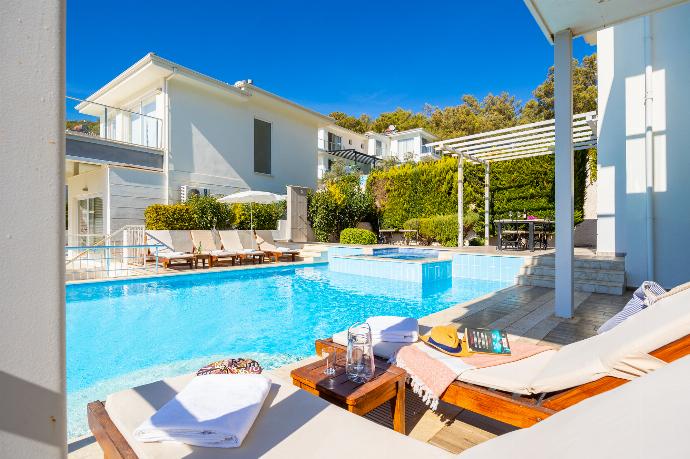 Beautiful villa with private pool and terrace . - Residence Villa 1 . (Photo Gallery) }}