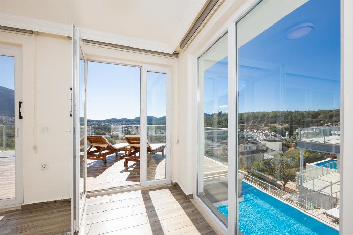 Double bedroom with en suite bathroom and A/C . - Residence Villa 1 . (Photo Gallery) }}