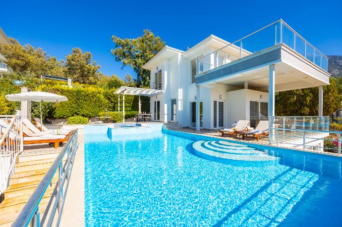Beautiful villa with private pool and terrace . - Residence Villa 1 . (Photo Gallery) }}
