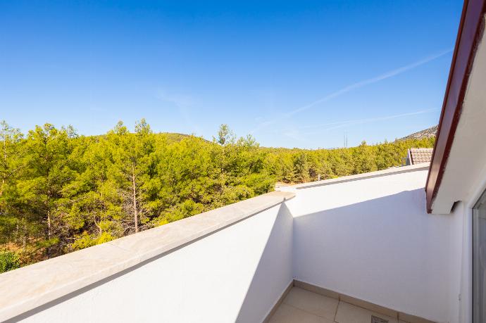 Balcony . - Four Seasons Villa . (Photo Gallery) }}