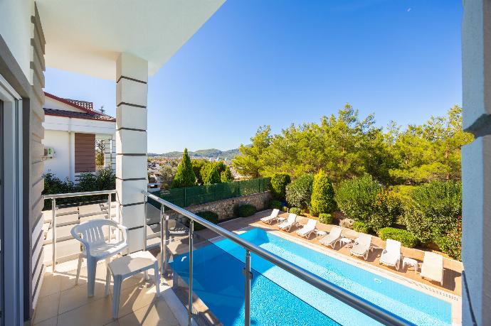 Balcony . - Four Seasons Villa . (Photo Gallery) }}