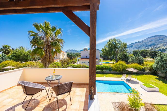 Upper terrace area . - Villa Athena Classico . (Photo Gallery) }}
