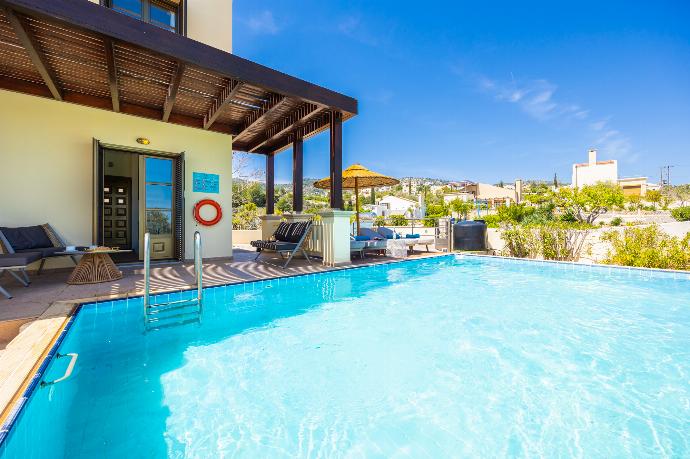Private pool and terrace with sea views . - Villa Elena . (Galleria fotografica) }}