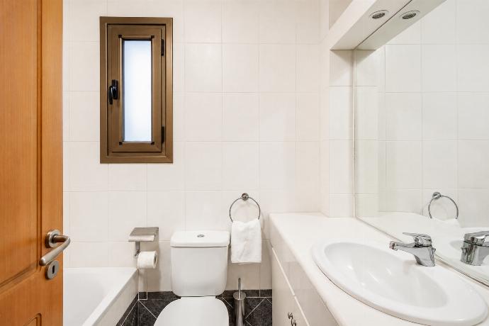 Family bathroom with bath . - Villa Athina . (Photo Gallery) }}