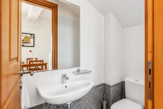 Family bathroom with bath . - Villa Athina . (Photo Gallery) }}