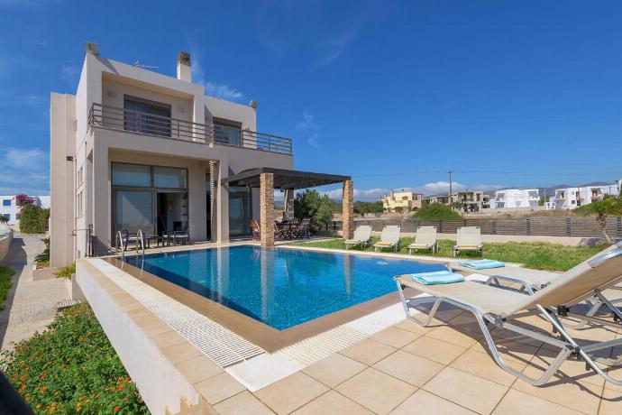  . - Villa Blue Wave Tria . (Photo Gallery) }}