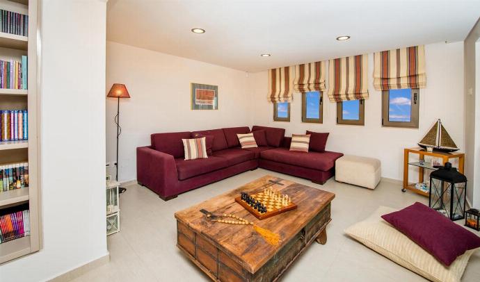  . - Villa Blue Wave Tria . (Photo Gallery) }}