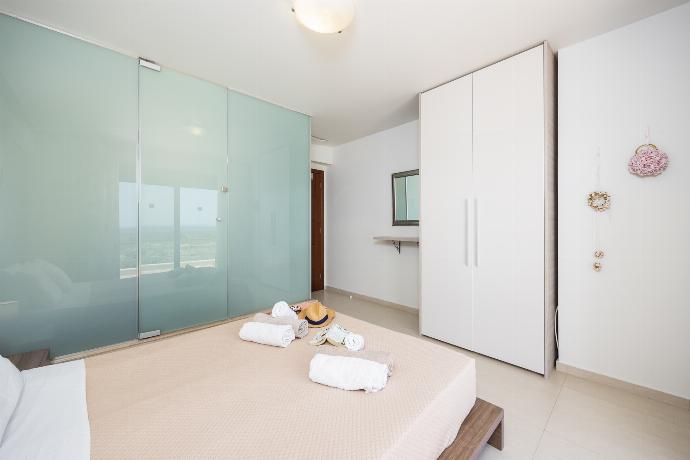 Villa Blue Wave Tria