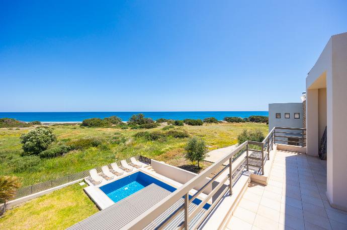 Villa Blue Wave Tria