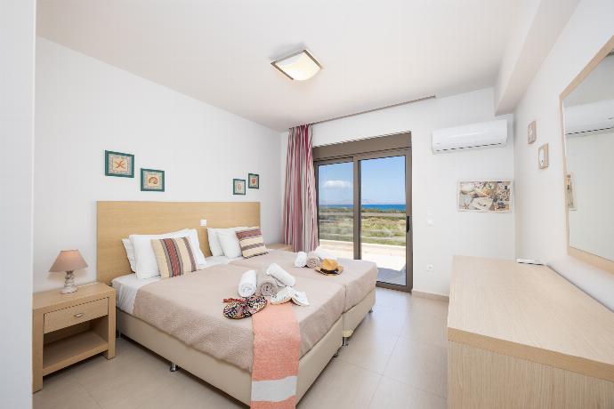 Villa Blue Wave Tria