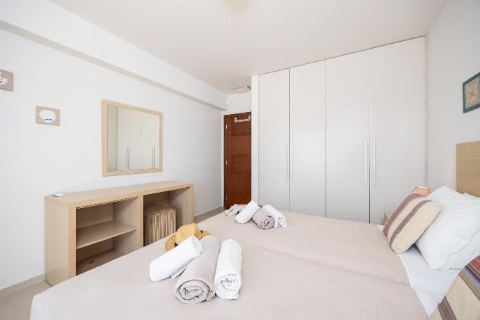 Villa Blue Wave Tria
