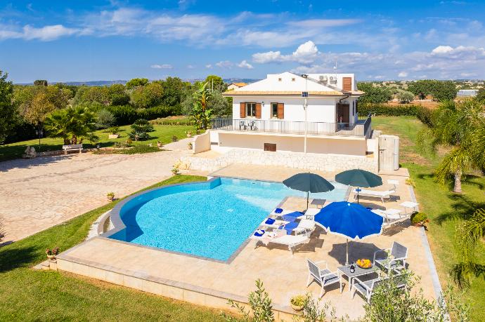 ,Beautiful villa with private pool and terrace . - Villetta Bianca . (Photo Gallery) }}