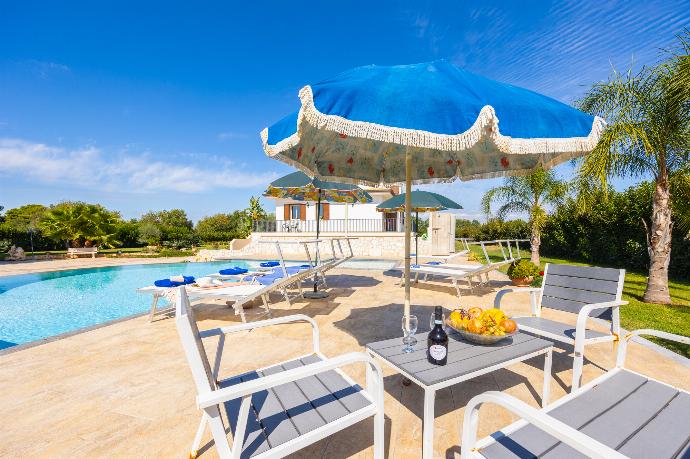 Beautiful villa with private pool and terrace . - Villetta Bianca . (Photo Gallery) }}