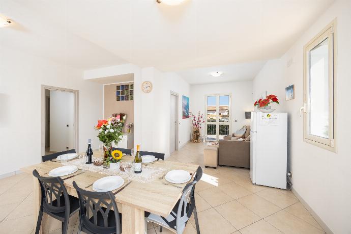 Open-plan living room with sofa, dining area, kitchen, A/C, WiFi internet, and satellite TV . - Villetta Bianca . (Photo Gallery) }}