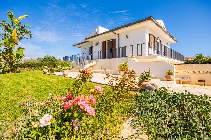 Garden area . - Villetta Bianca . (Photo Gallery) }}