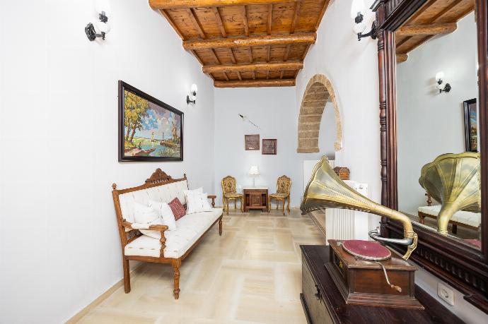 Living area . - Villa Anta . (Photo Gallery) }}