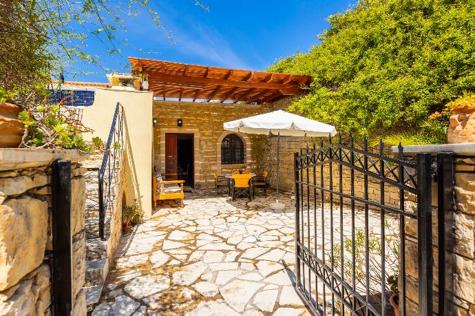 Terrace area . - Villa Anta . (Photo Gallery) }}