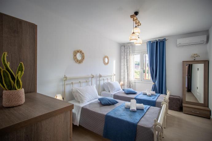 . - Villa Mazzeto Casa Alonia . (Photo Gallery) }}