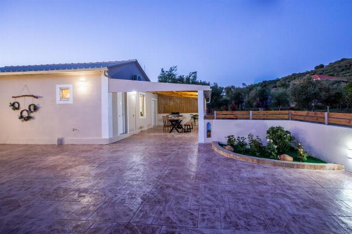  . - Villa Mazzeto Casa Alonia . (Photo Gallery) }}