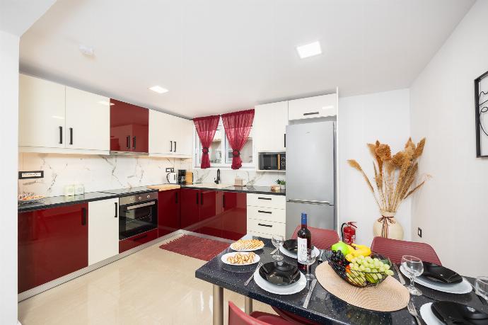 Equipped kitchen . - Villa Mazzeto Casa Alonia . (Photo Gallery) }}