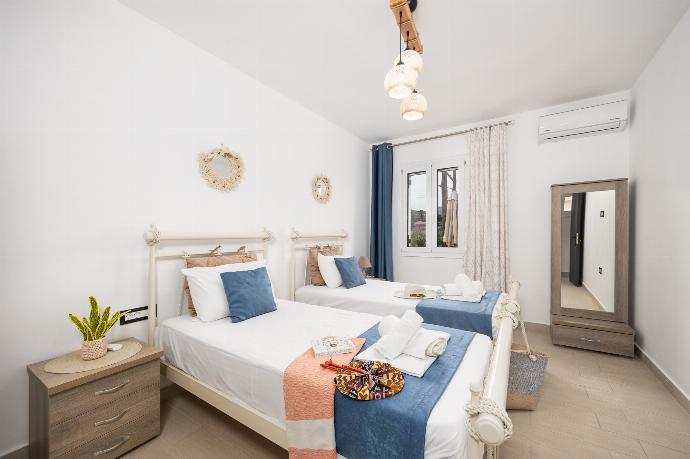 Twin bedroom with A/C . - Villa Mazzeto Casa Alonia . (Photo Gallery) }}