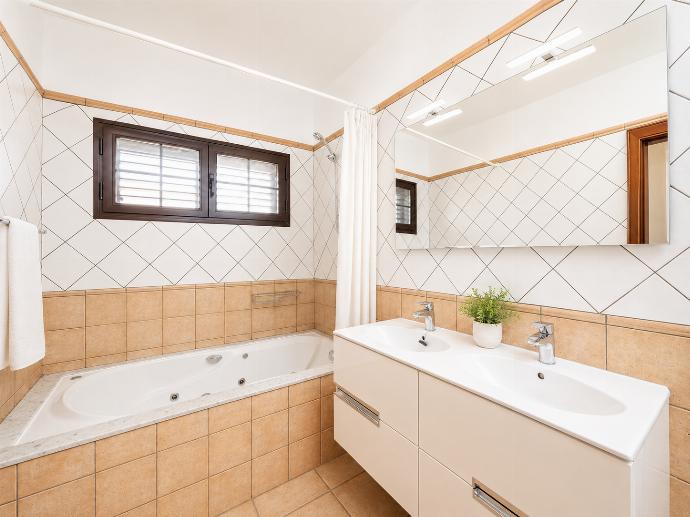 Ensuite bathroom with bath and shower . - Villa Diama . (Photo Gallery) }}